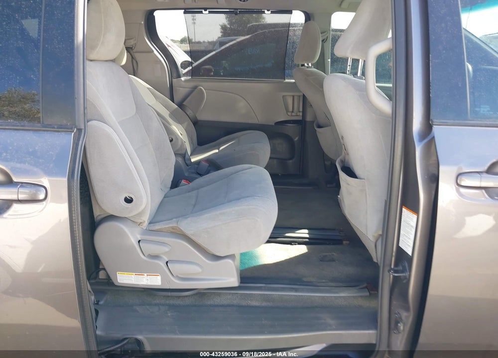 2015 TOYOTA SIENNA LE 8 PASSENGER VIN: 5TDKK3DC9FS575681