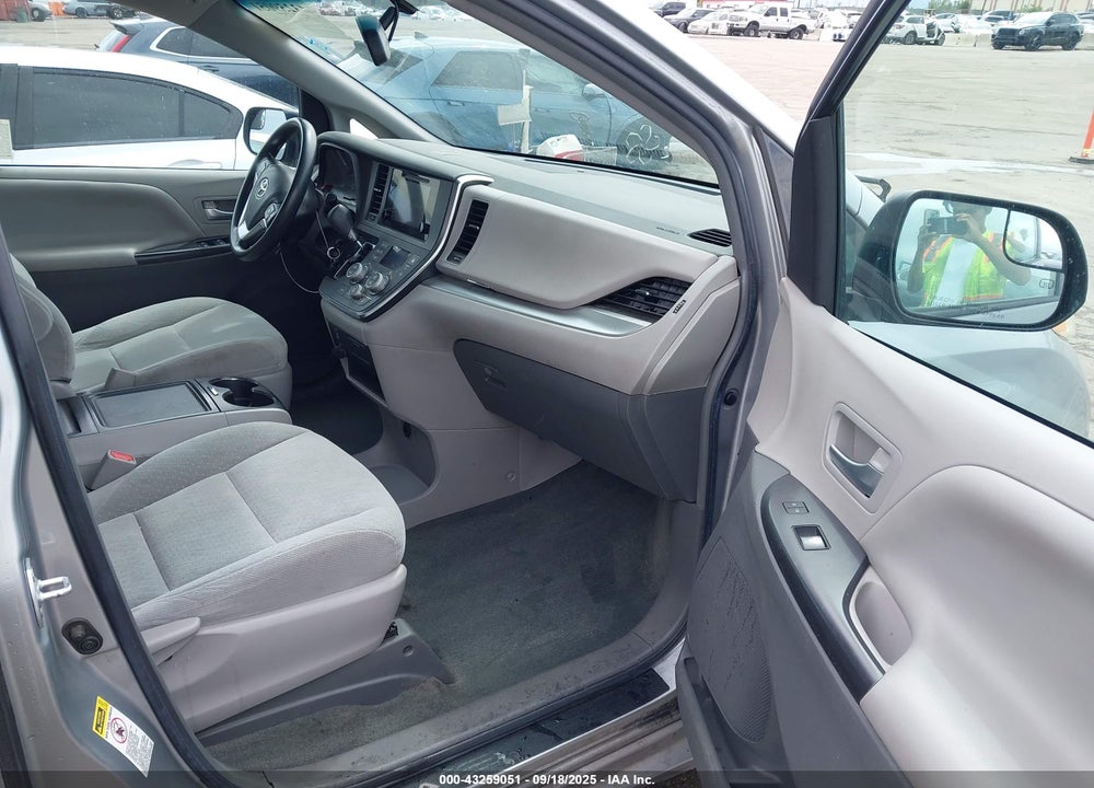 2017 TOYOTA SIENNA VIN: 5TDKZ3DC6HS850566