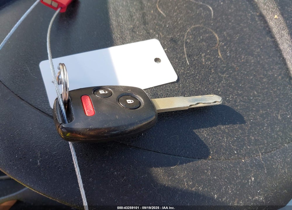 2011 HONDA FIT VIN: JHMGE8H5XBS005033
