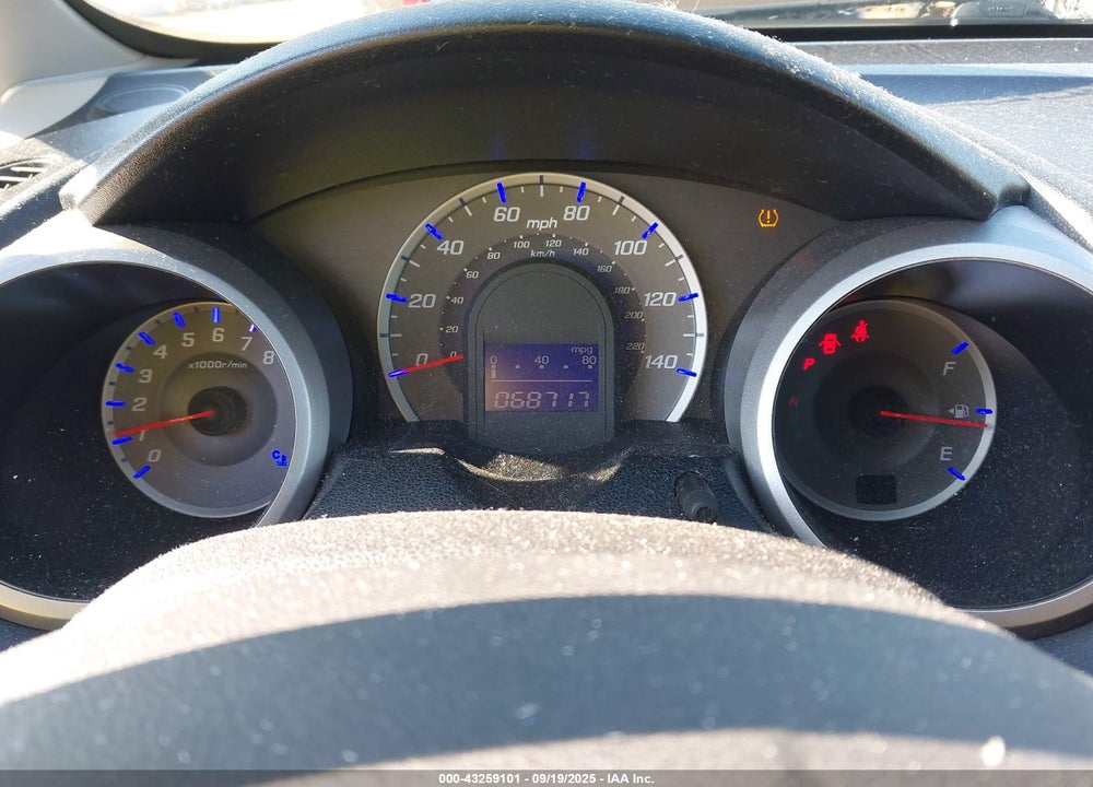 2011 HONDA FIT VIN: JHMGE8H5XBS005033