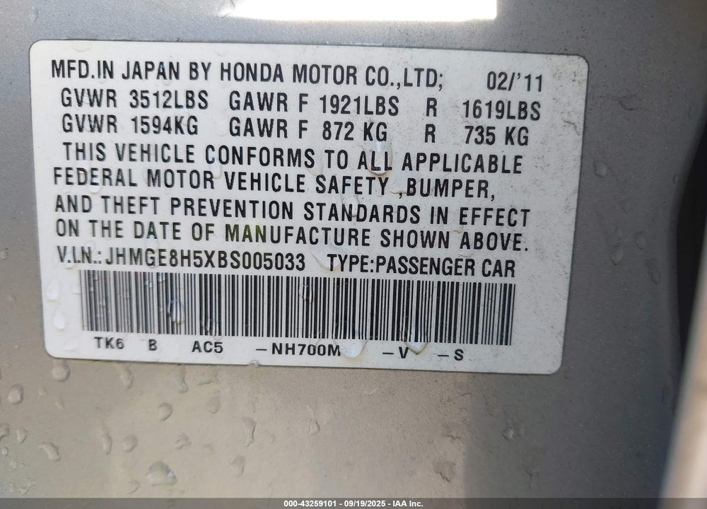 2011 HONDA FIT VIN: JHMGE8H5XBS005033
