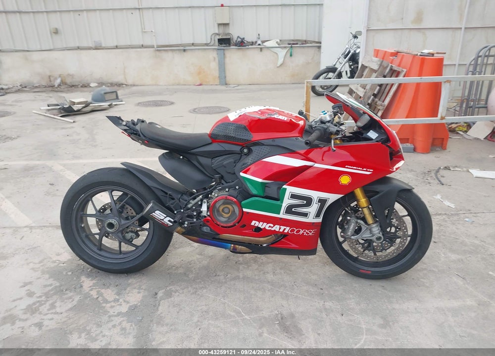 2025 DUCATI PANIGALE V2 VIN: ZDMHAATW4SB015523