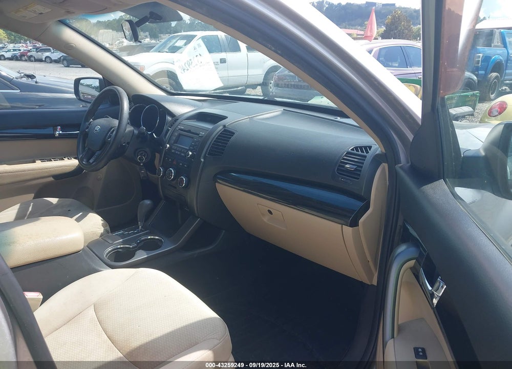 2013 KIA SORENTO VIN: 5XYKTCA61DG409094