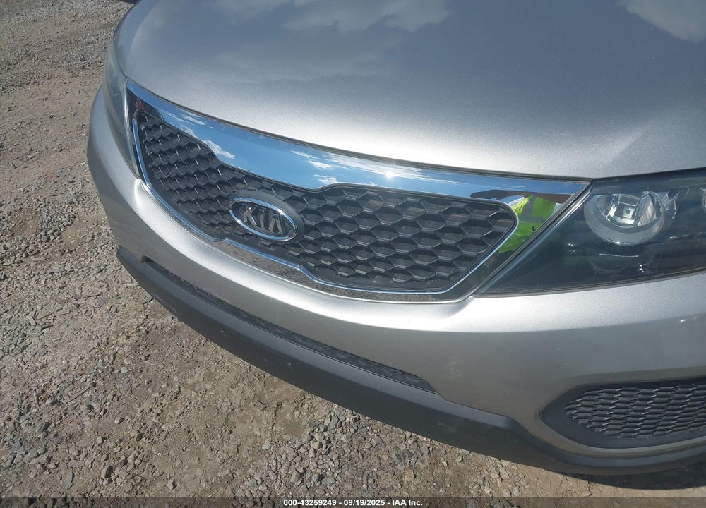 2013 KIA SORENTO VIN: 5XYKTCA61DG409094