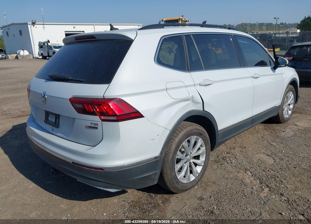 2018 VOLKSWAGEN TIGUAN VIN: 3VV2B7AXXJM123263