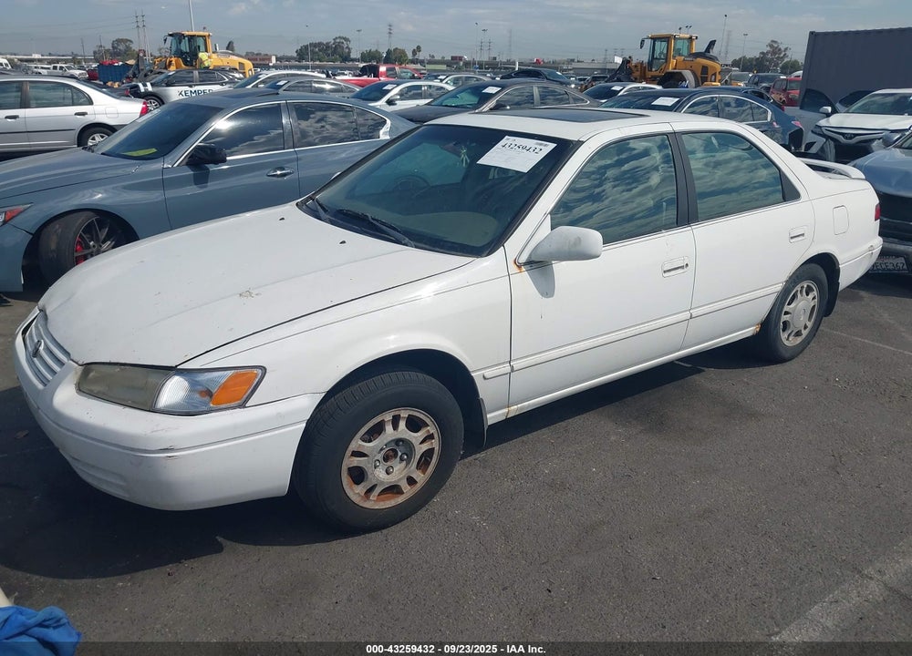 1997 TOYOTA CAMRY LE VIN: 4T1BG22K7VU046175