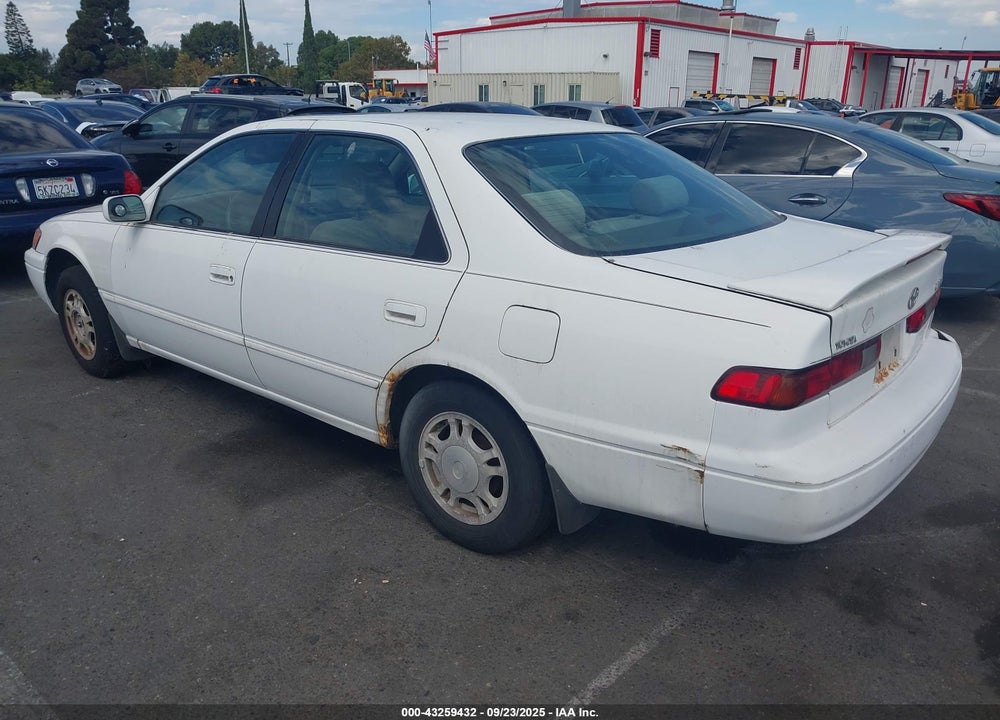 1997 TOYOTA CAMRY LE VIN: 4T1BG22K7VU046175