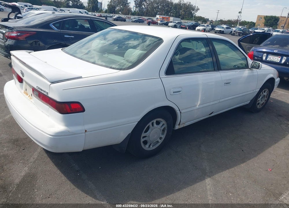 1997 TOYOTA CAMRY LE VIN: 4T1BG22K7VU046175