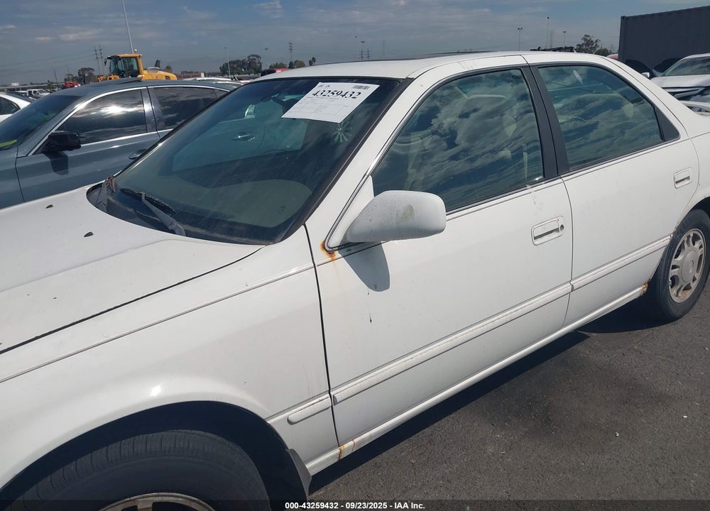 1997 TOYOTA CAMRY LE VIN: 4T1BG22K7VU046175