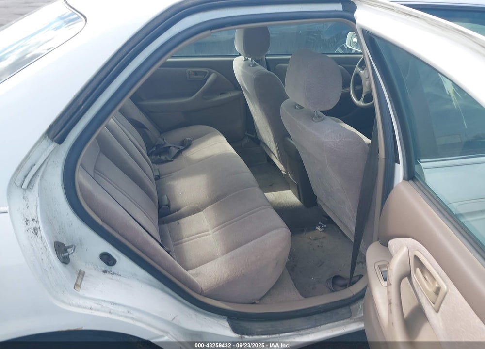 1997 TOYOTA CAMRY LE VIN: 4T1BG22K7VU046175