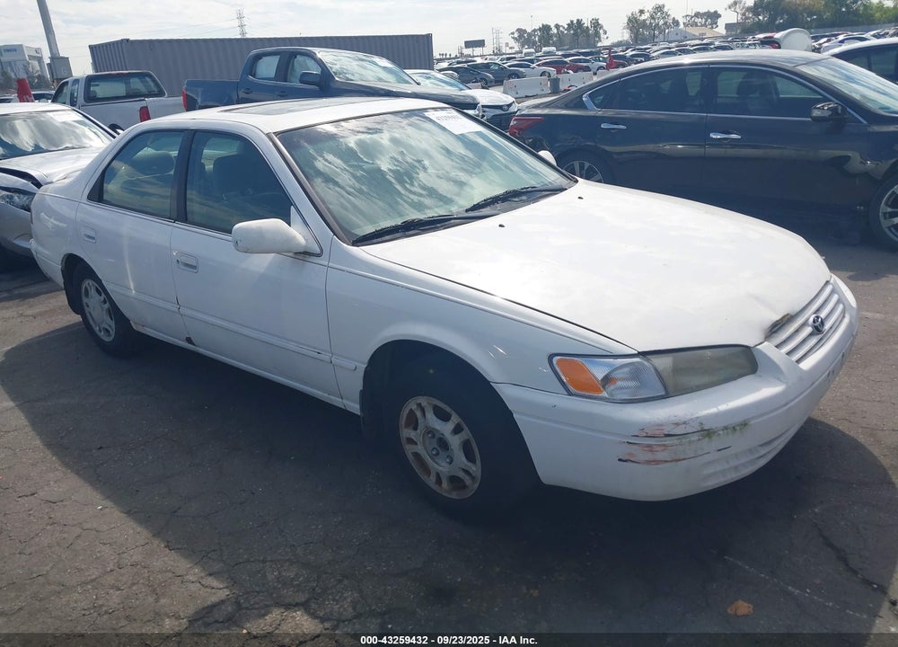 1997 TOYOTA CAMRY LE VIN: 4T1BG22K7VU046175