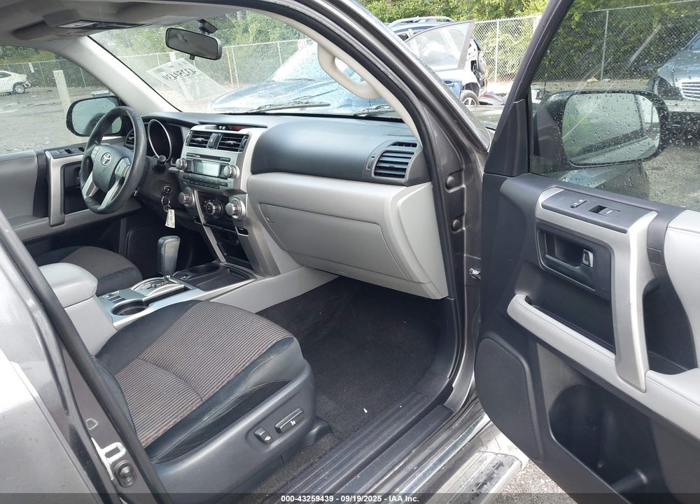 2011 TOYOTA 4RUNNER SR5 V6 VIN: JTEZU5JR1B5017168
