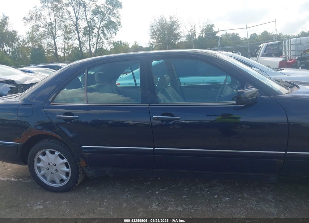1998 MERCEDES-BENZ E 320 VIN: WDBJF65F6WA704319