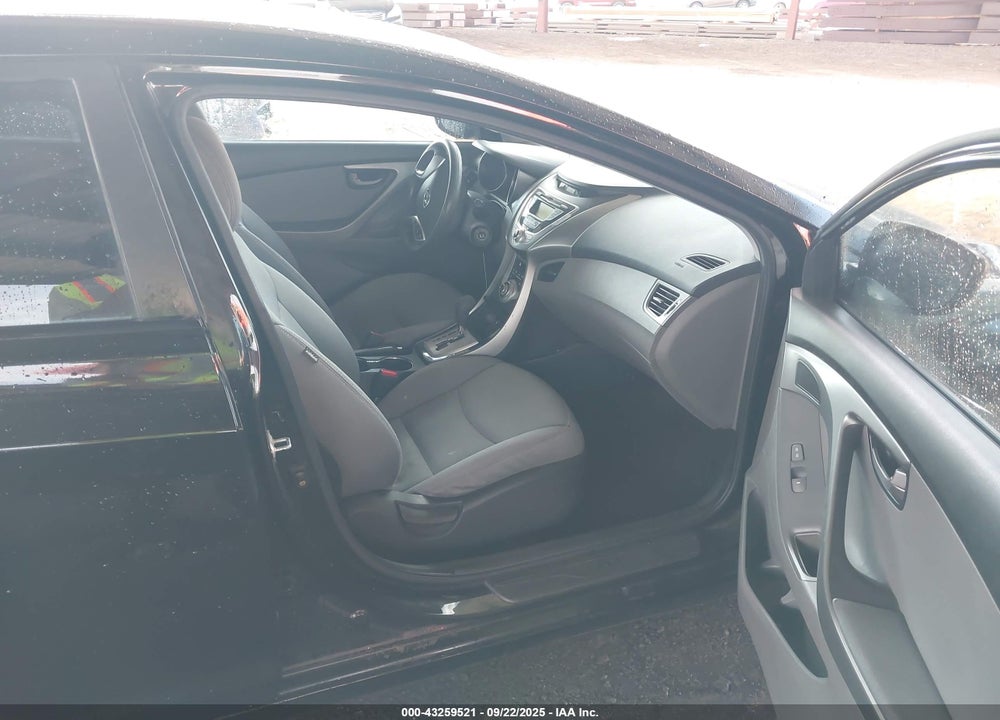 2011 HYUNDAI ELANTRA VIN: 5NPDH4AE4BH035545