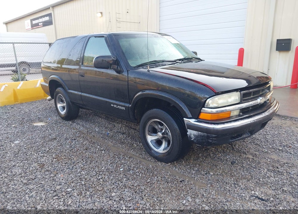2001 CHEVROLET BLAZER LS VIN: 1GNCS18W01K236473