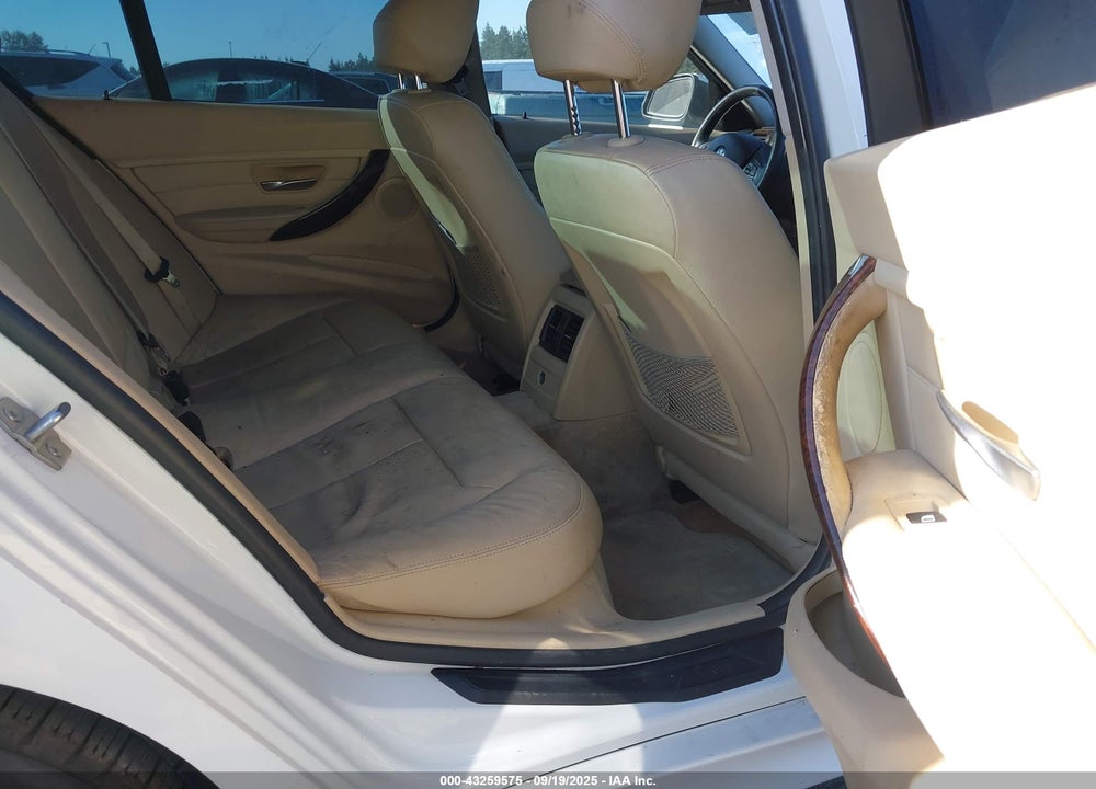 2013 BMW 3 SERIES VIN: WBA3A5G52DNP22911