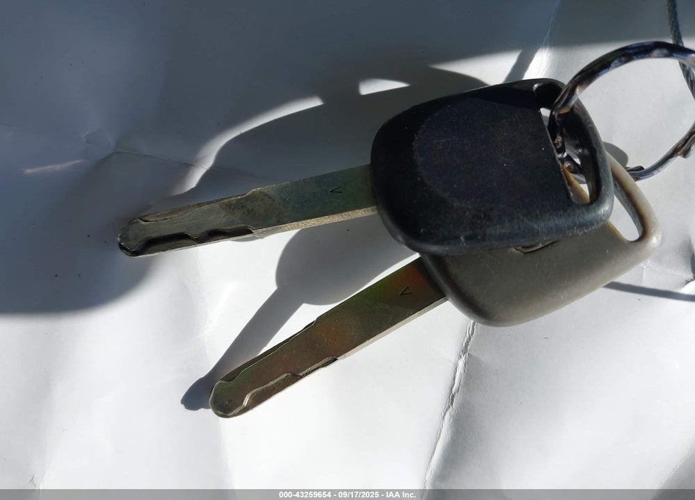 2005 HONDA PILOT EX-L VIN: 2HKYF185X5H547777