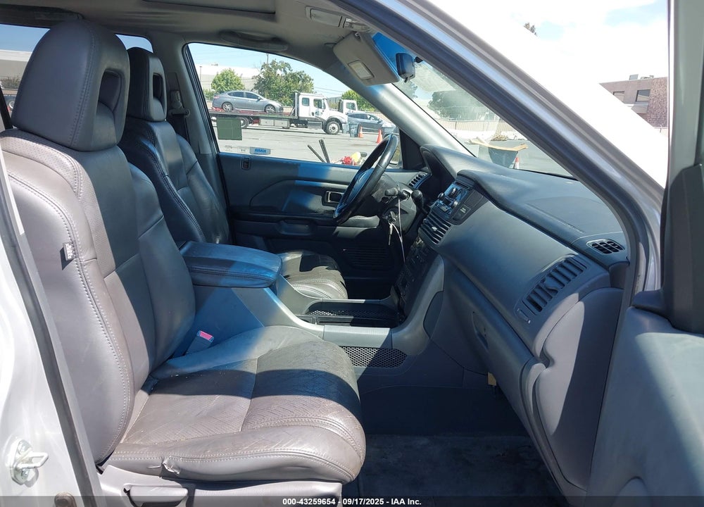 2005 HONDA PILOT EX-L VIN: 2HKYF185X5H547777