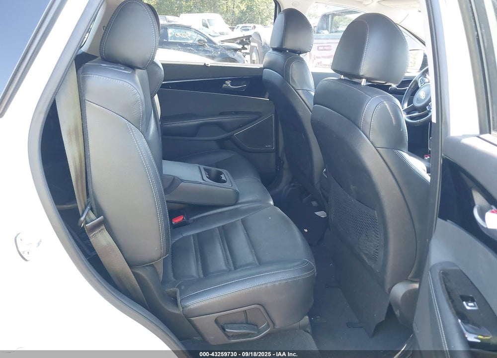 2018 KIA SORENTO VIN: 5XYPKDA54JG363830