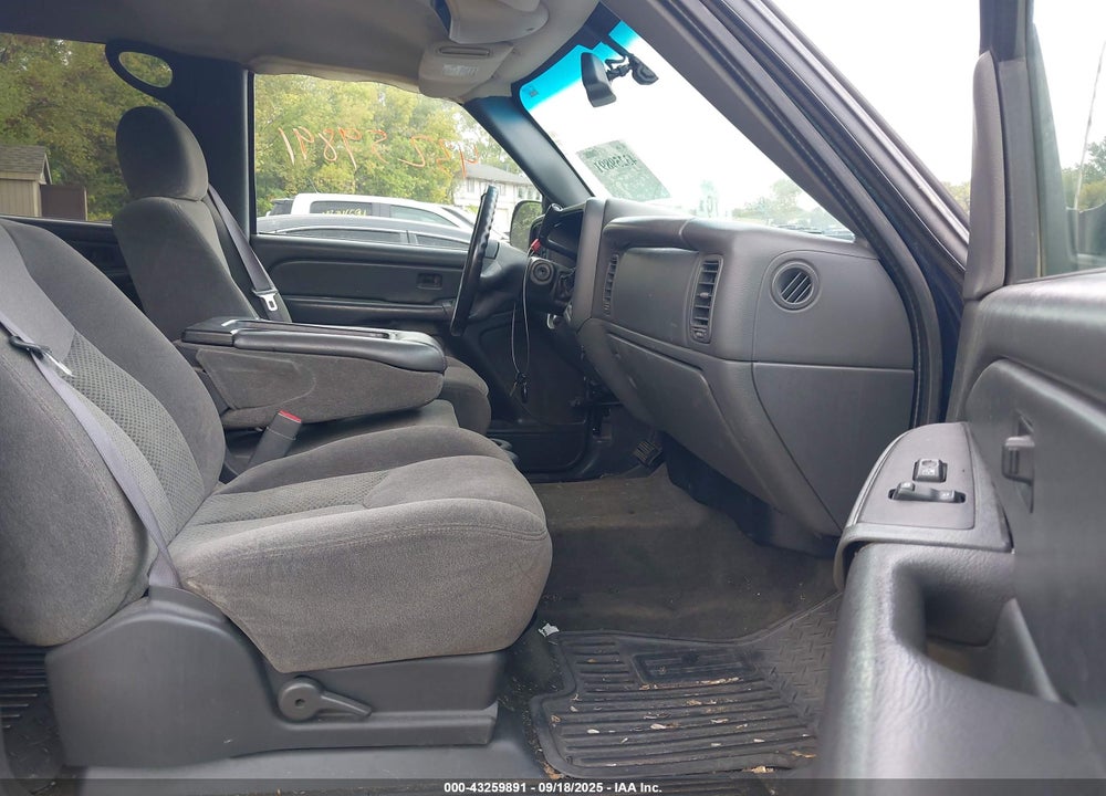 2006 CHEVROLET SILVERADO 1500 LT1 VIN: 2GCEK13T561182187