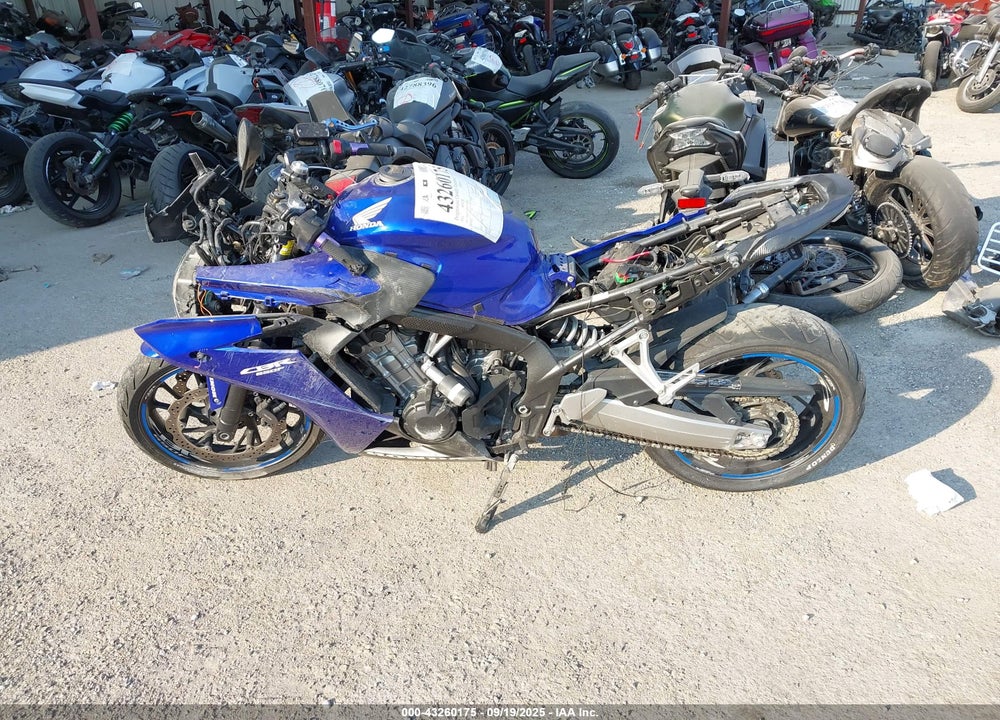 2015 HONDA CBR650 VIN: MLHRC7405F5100380