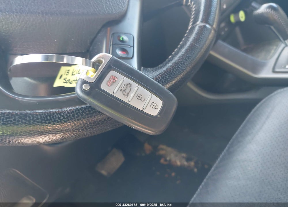 2013 KIA SORENTO VIN: 5XYKU3A61DG373310