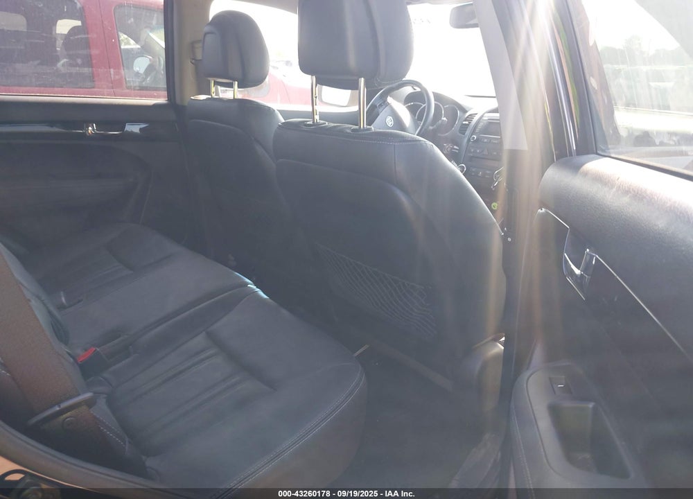 2013 KIA SORENTO VIN: 5XYKU3A61DG373310