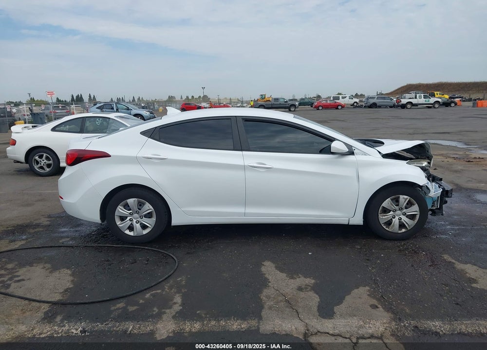 2016 HYUNDAI ELANTRA VIN: 5NPDH4AE3GH687161