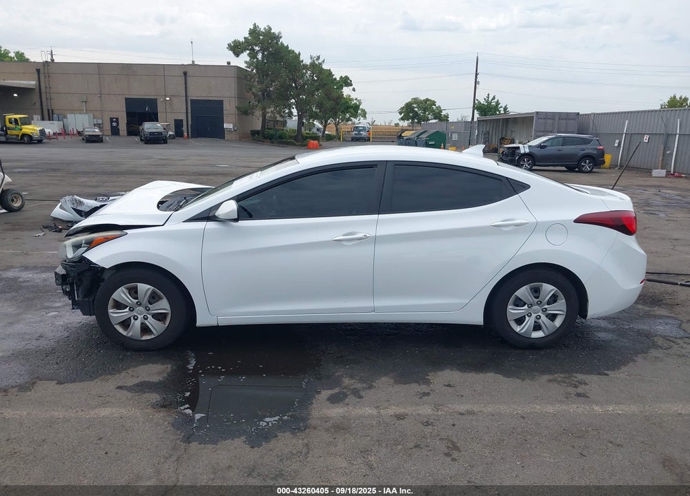 2016 HYUNDAI ELANTRA VIN: 5NPDH4AE3GH687161