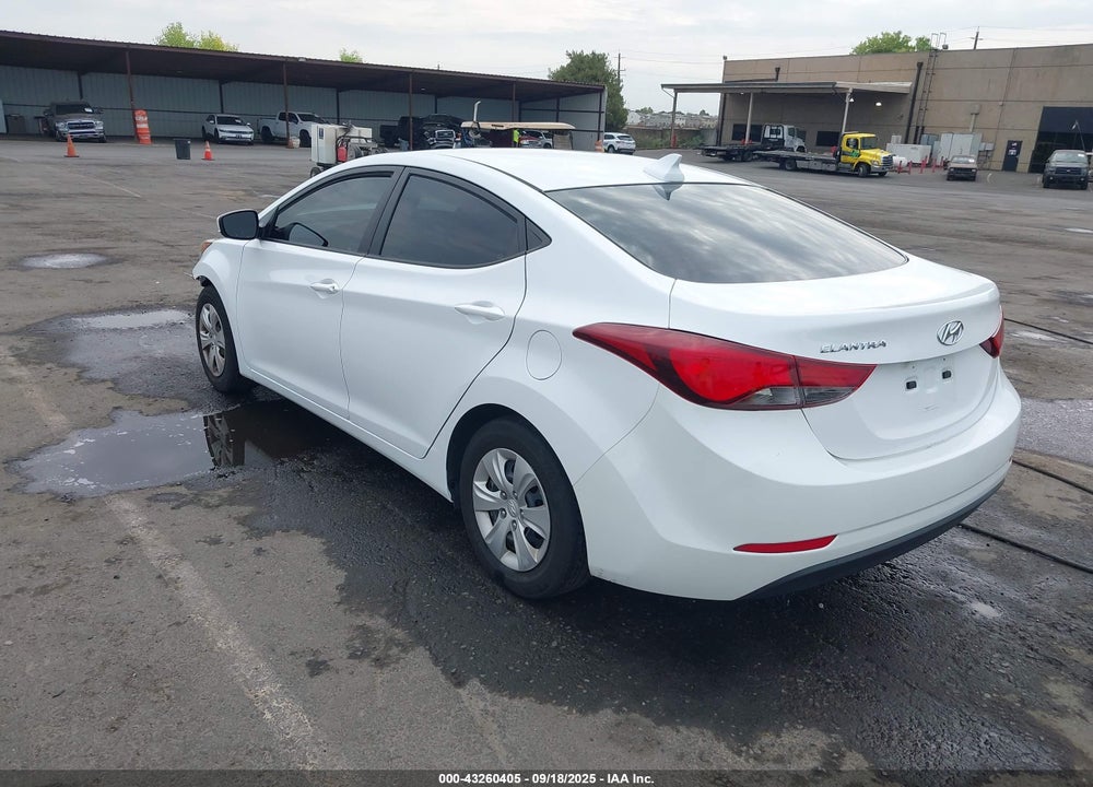2016 HYUNDAI ELANTRA VIN: 5NPDH4AE3GH687161