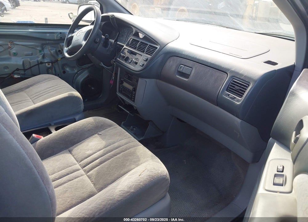 2000 TOYOTA SIENNA LE VIN: 4T3ZF13C9YU317753
