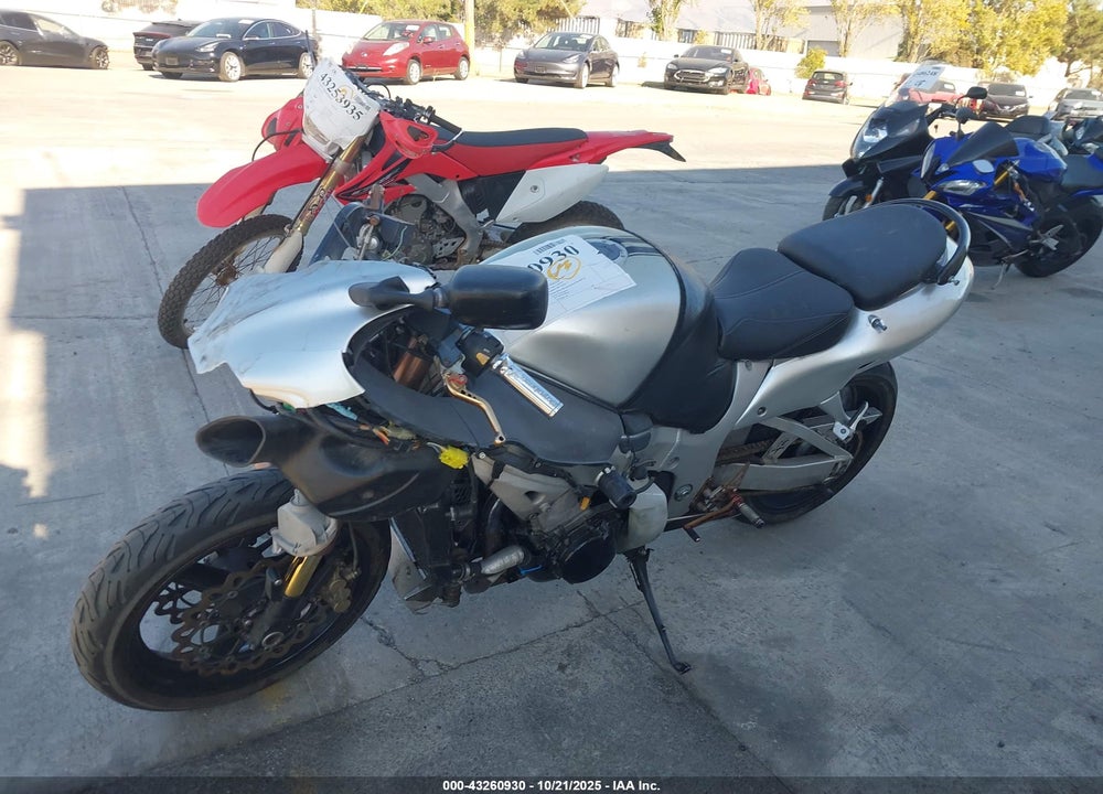 2006 SUZUKI GSX1300 R VIN: JS1GW71AX62112986