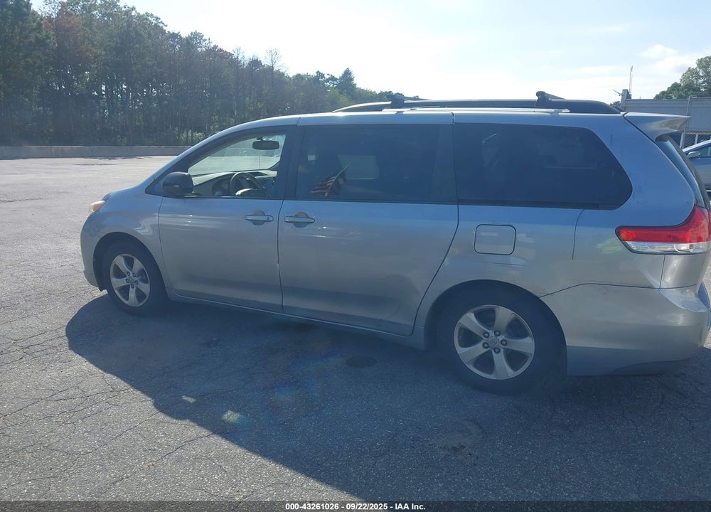 2011 TOYOTA SIENNA LE V6 VIN: 5TDKK3DC3BS071170