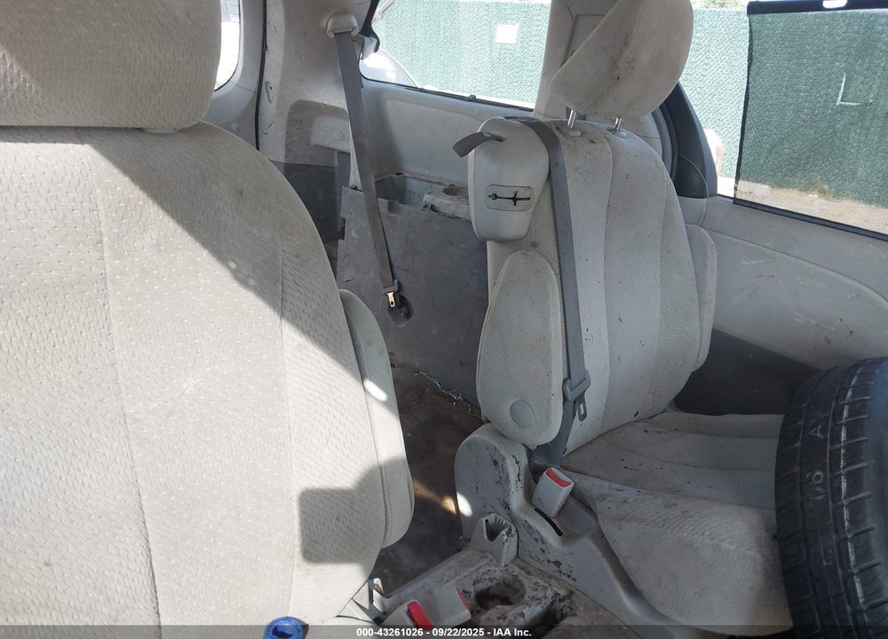 2011 TOYOTA SIENNA LE V6 VIN: 5TDKK3DC3BS071170