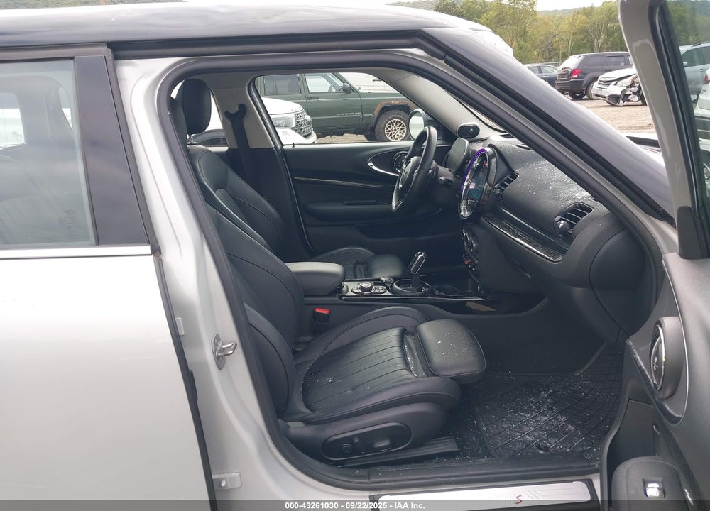 2022 MINI COOPER CLUBMAN VIN: WMWXJ1C01N2R90968