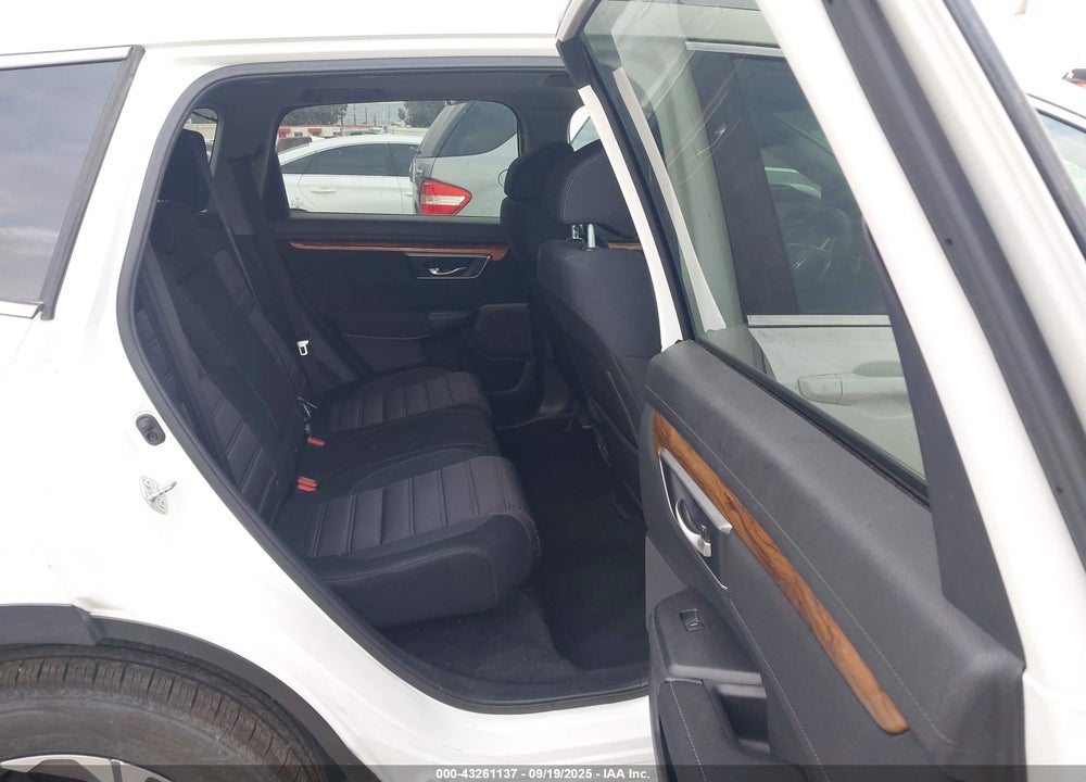 2018 HONDA CRV VIN: 2HKRW2H52JH621164