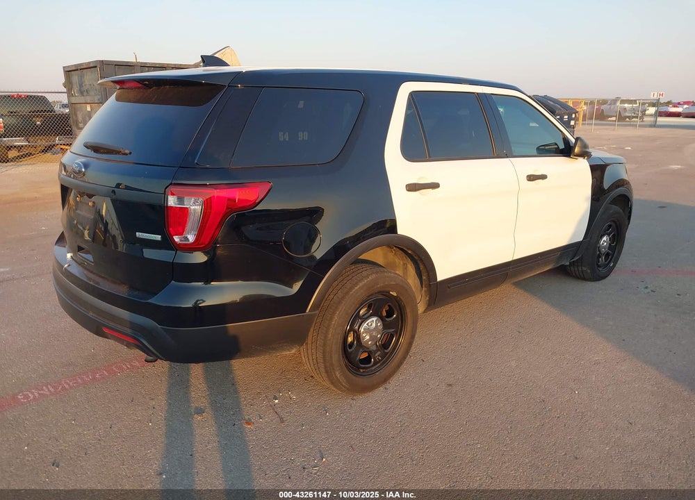 2017 FORD POLICE INTERCEPTOR UTILITY VIN: 1FM5K8AT2HGB82807