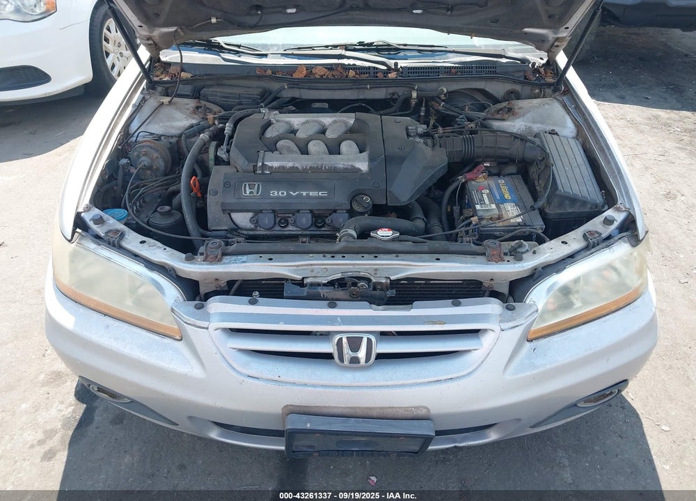 2001 HONDA ACCORD 3.0 EX VIN: 1HGCG22581A008681