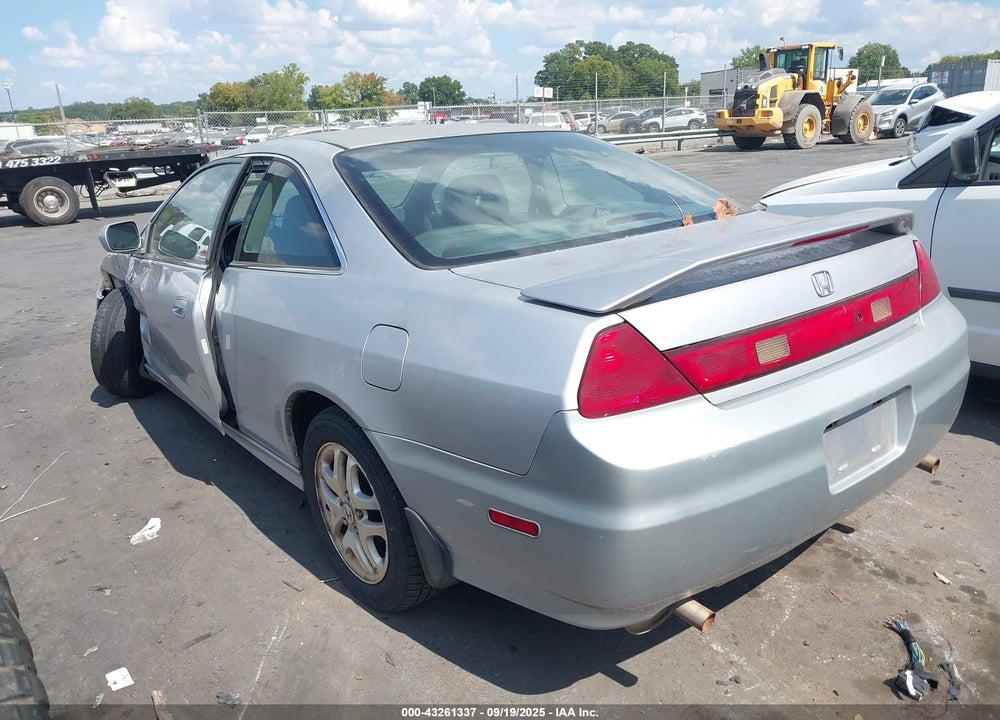 2001 HONDA ACCORD 3.0 EX VIN: 1HGCG22581A008681