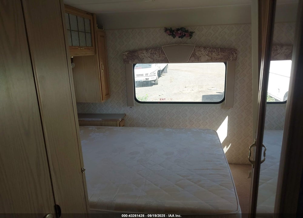 1996 FORD ECONOLINE E350 CUTAWAY VAN VIN: 1FDKE30G1THB47356