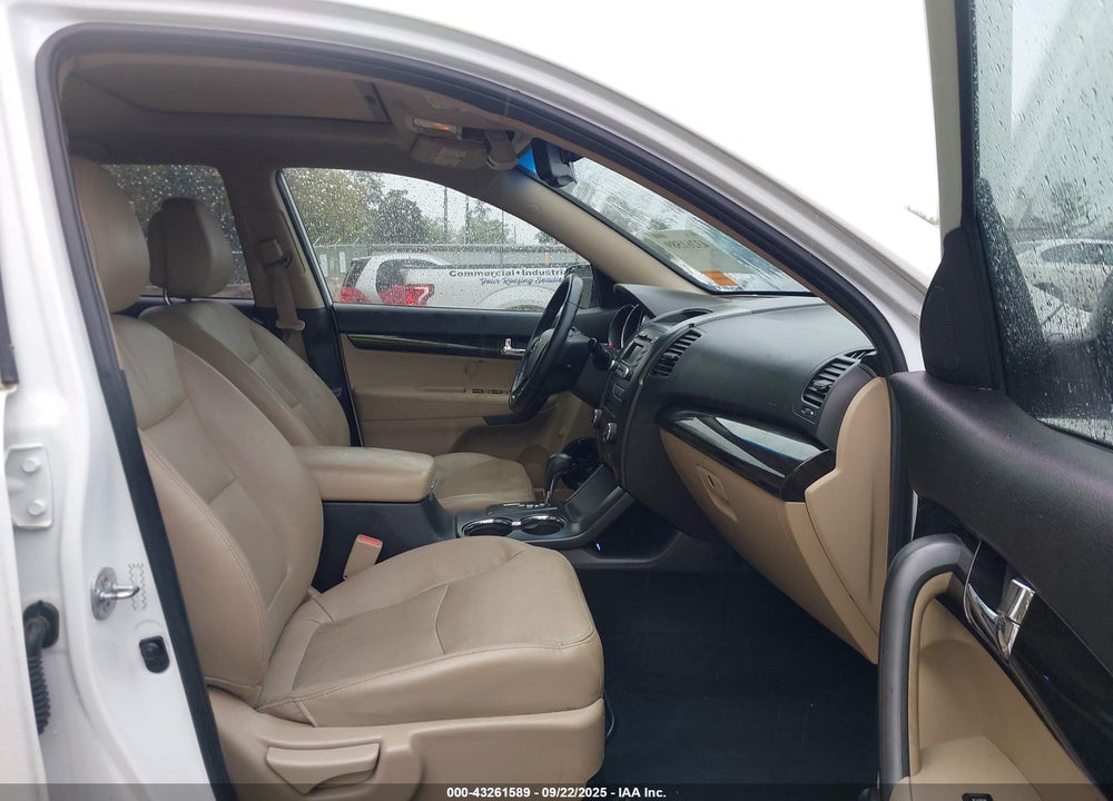 2011 KIA SORENTO VIN: 5XYKUDA23BG041966