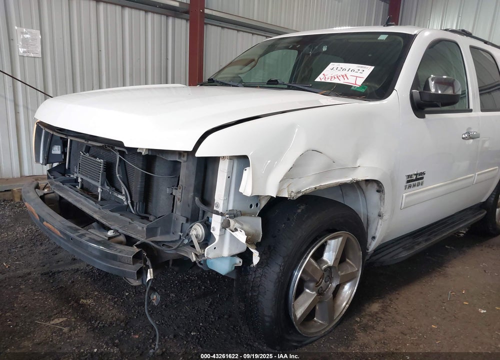 2011 CHEVROLET TAHOE LT VIN: 1GNSCBE04BR355148