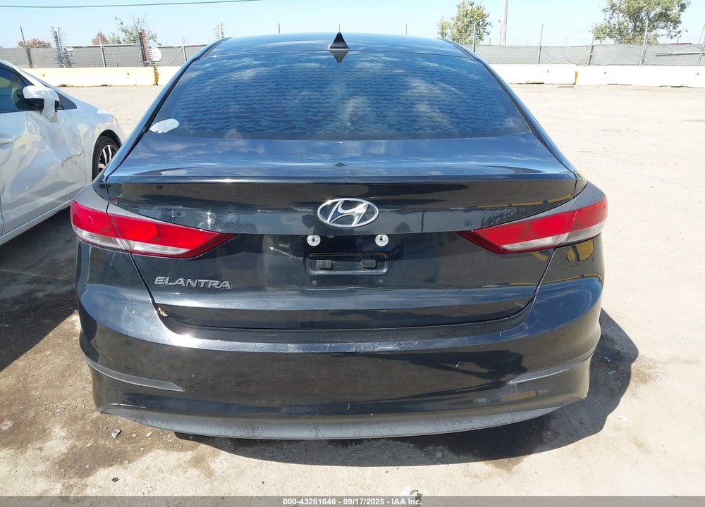 2017 HYUNDAI ELANTRA VIN: 5NPD84LF8HH121018