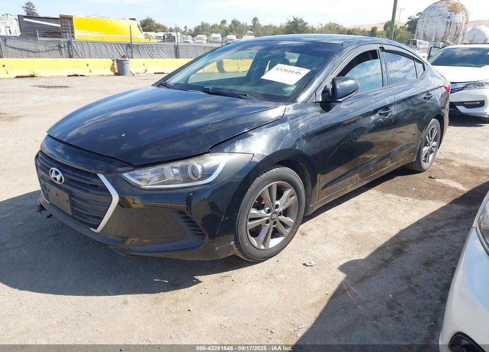 2017 HYUNDAI ELANTRA VIN: 5NPD84LF8HH121018