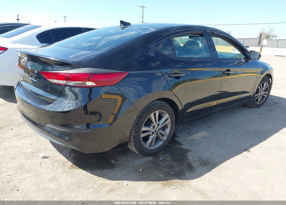 2017 HYUNDAI ELANTRA VIN: 5NPD84LF8HH121018
