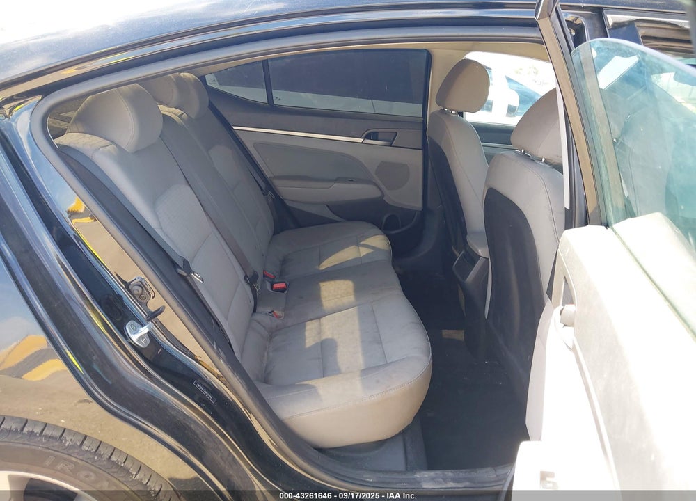 2017 HYUNDAI ELANTRA VIN: 5NPD84LF8HH121018