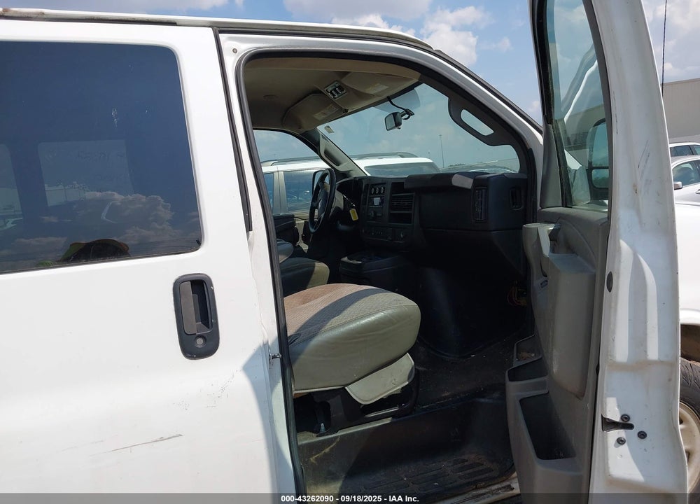 2016 CHEVROLET EXPRESS 3500 LT VIN: 1GAZGMFG8G1260240