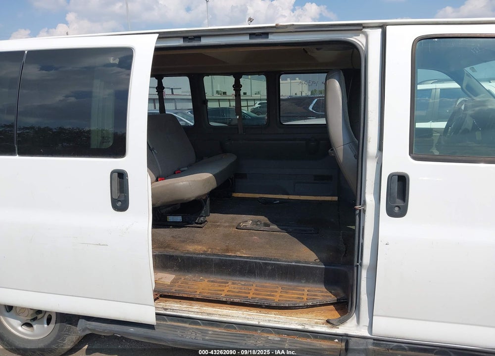 2016 CHEVROLET EXPRESS 3500 LT VIN: 1GAZGMFG8G1260240