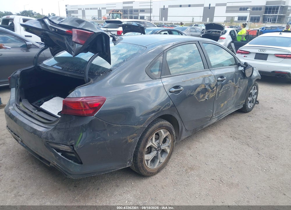 2021 KIA FORTE VIN: 3KPF24ADXME352996