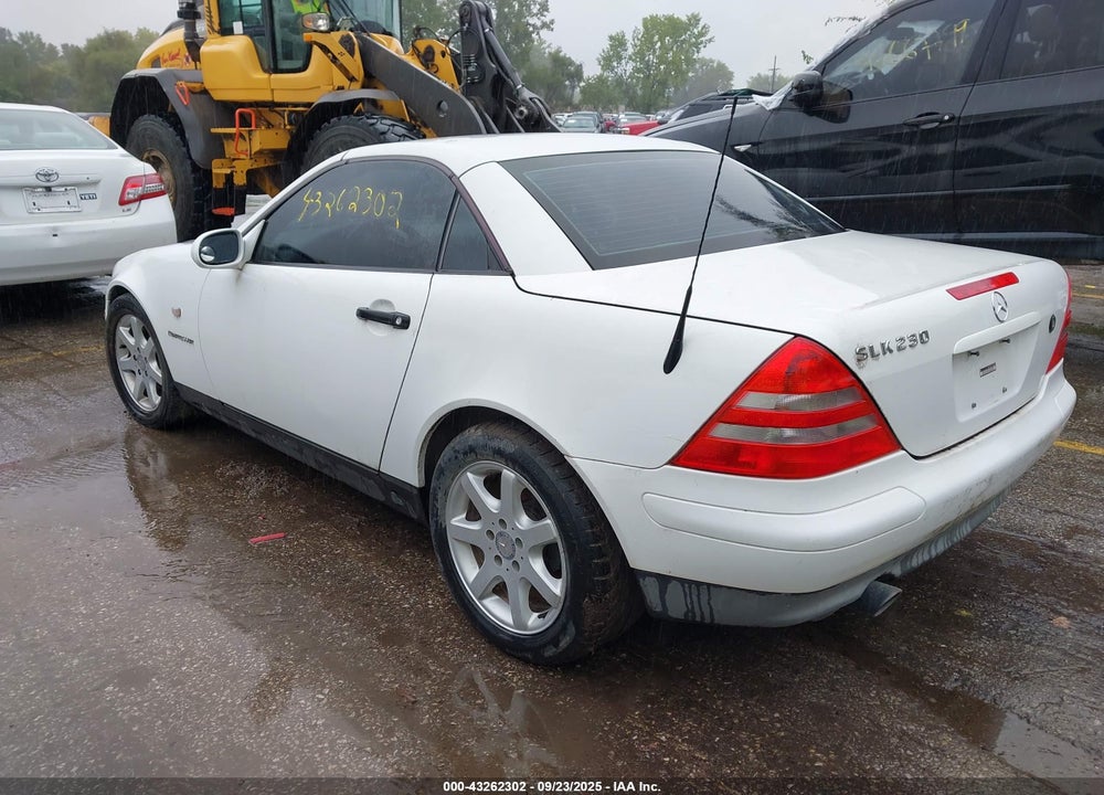 1999 MERCEDES-BENZ SLK 230 KOMPRESSOR VIN: WDBKK47F3XF081831